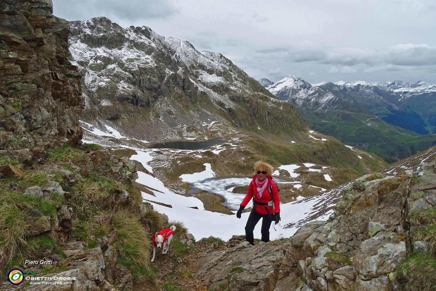 81 Alla Bocchetta Triomen (2205 m) con vista sui laghetti.JPG -                                